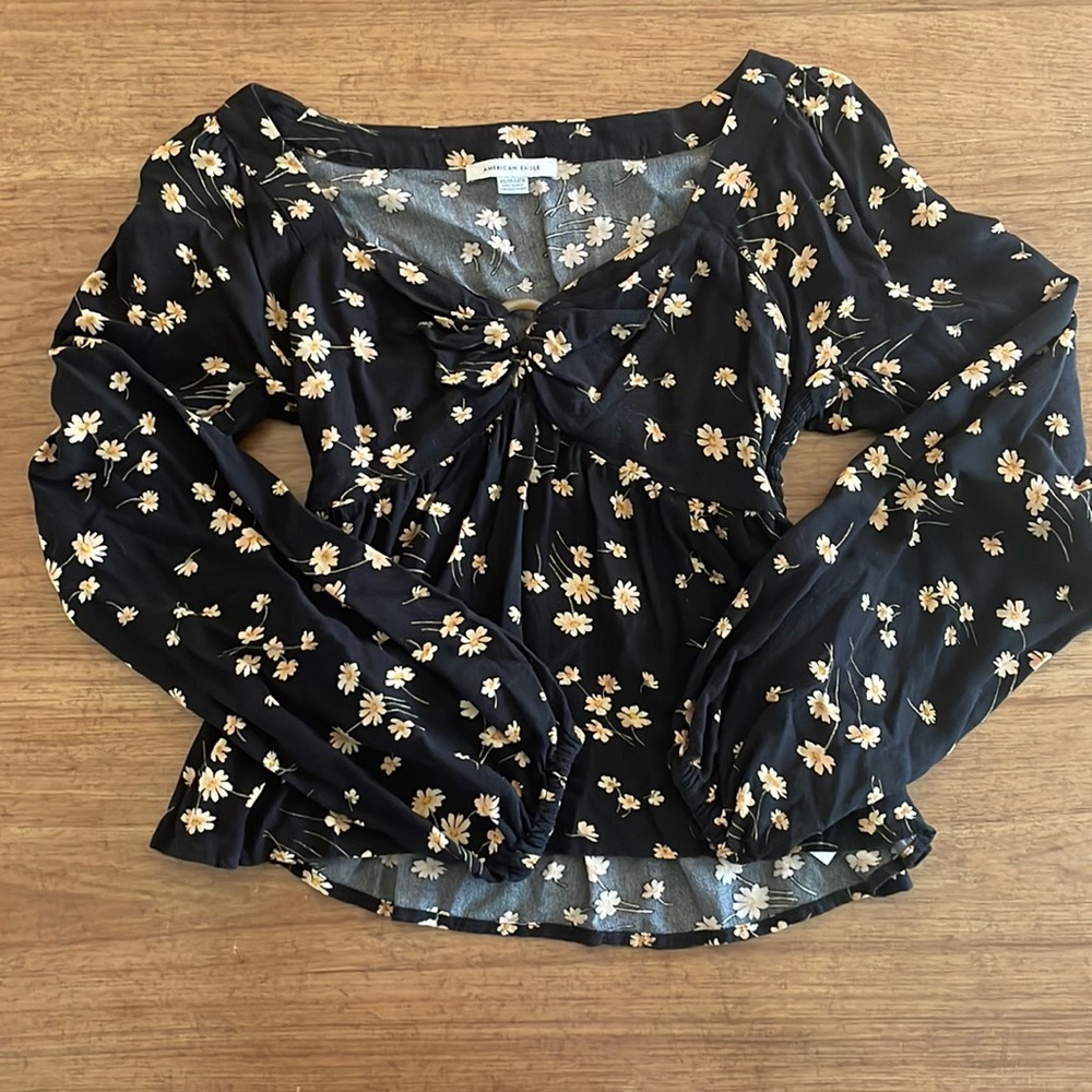Size XS black floral American Eagle long sleeve crop blouse